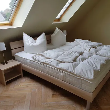 Exkl Fh Fleiderbusch, Kamin, W-lan